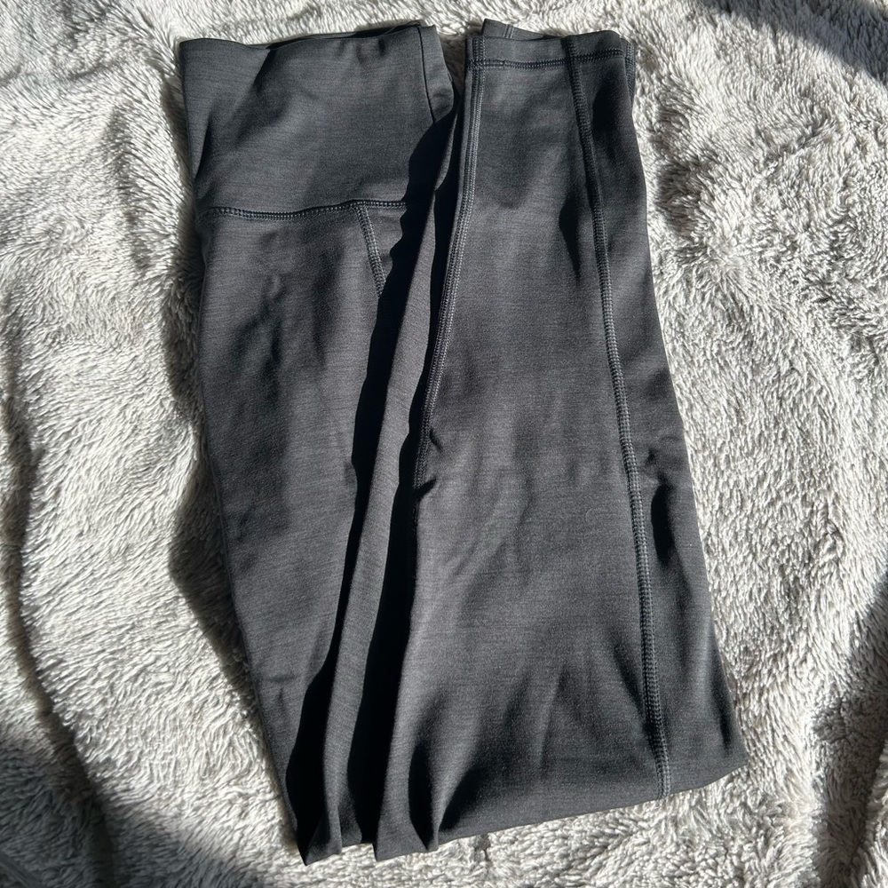 SUPER CUTE gray American Eagle leggings 🩶